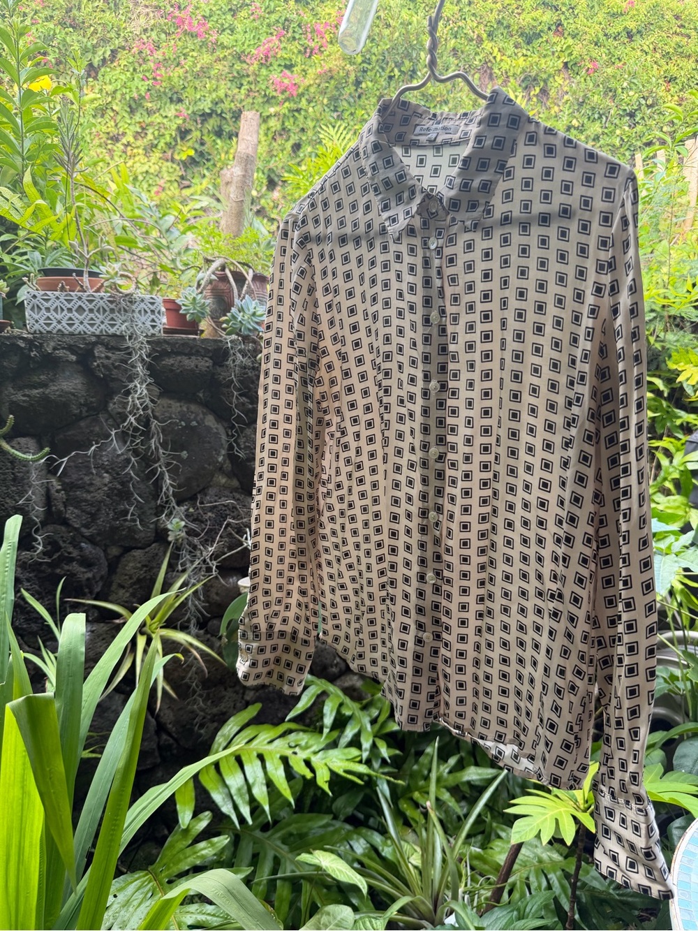 REFORMATION Sky Button down Silk blouse in Geometric Bernini pattern - Picture 9 of 16